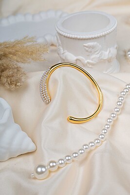 Luxe Serene Pearl Cuff