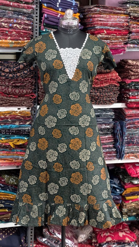 V-neck Lace XL #32