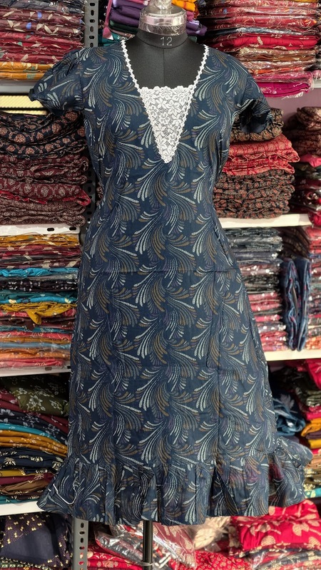 V-neck Lace XL #29