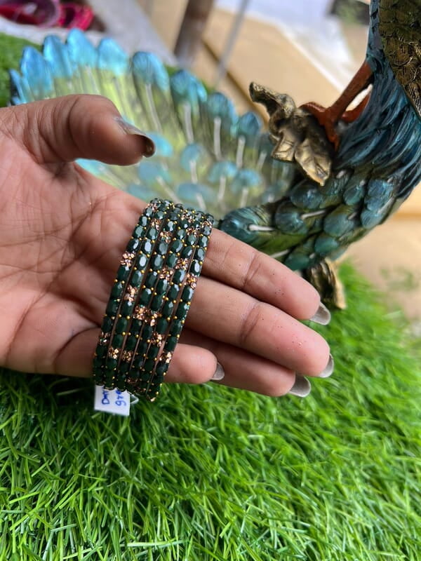GLASS BANGLE STONE FLOWER DESIGHN DARK GREEN