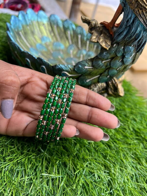GLASS BANGLE STONE FLOWER DESIGHN GREEN COLOUR