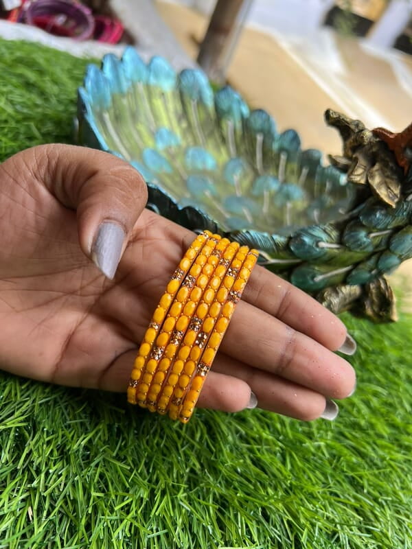 GLASS BANGLE STONE FLOWER DESIGHN YELLOW