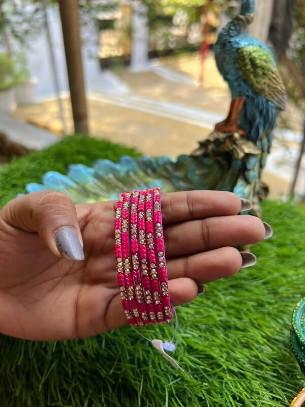 GLASS BANGLE LEAF DESIGN DARK PINK