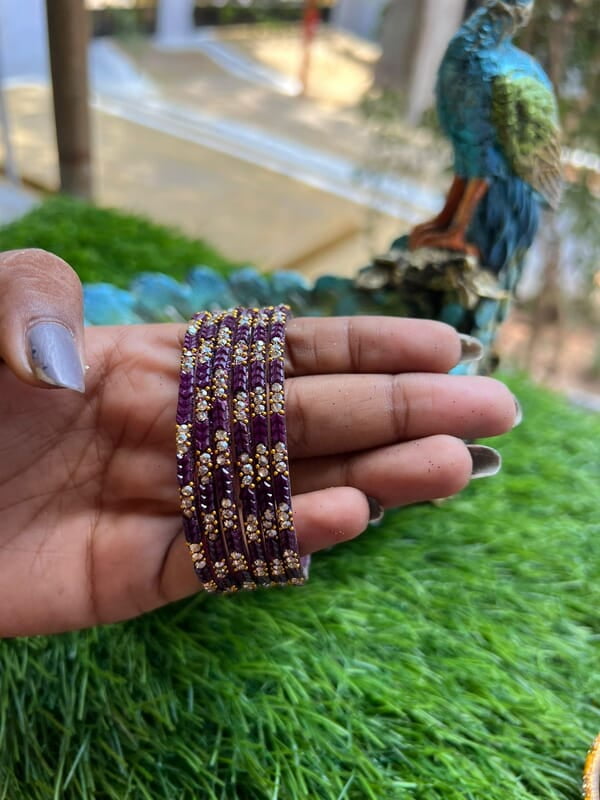 GLASS BANGLE LEAF DESIGN VIOLET