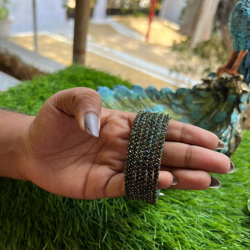 GLASS BANGLE ZIG ZAG OLIVE GREEN COLOUR