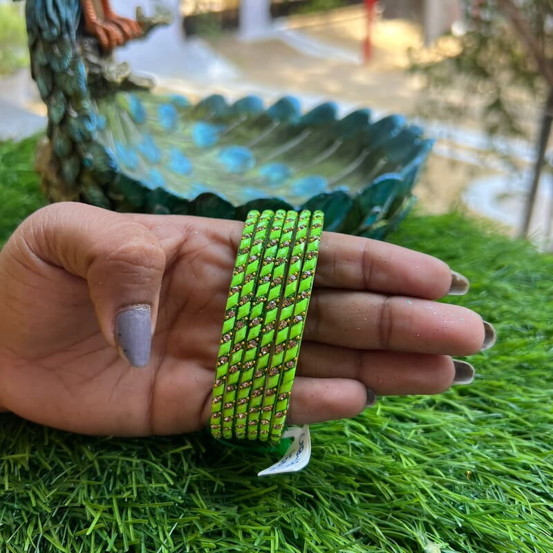 TRENDY GLASS BANGLE LIGHT GREEN