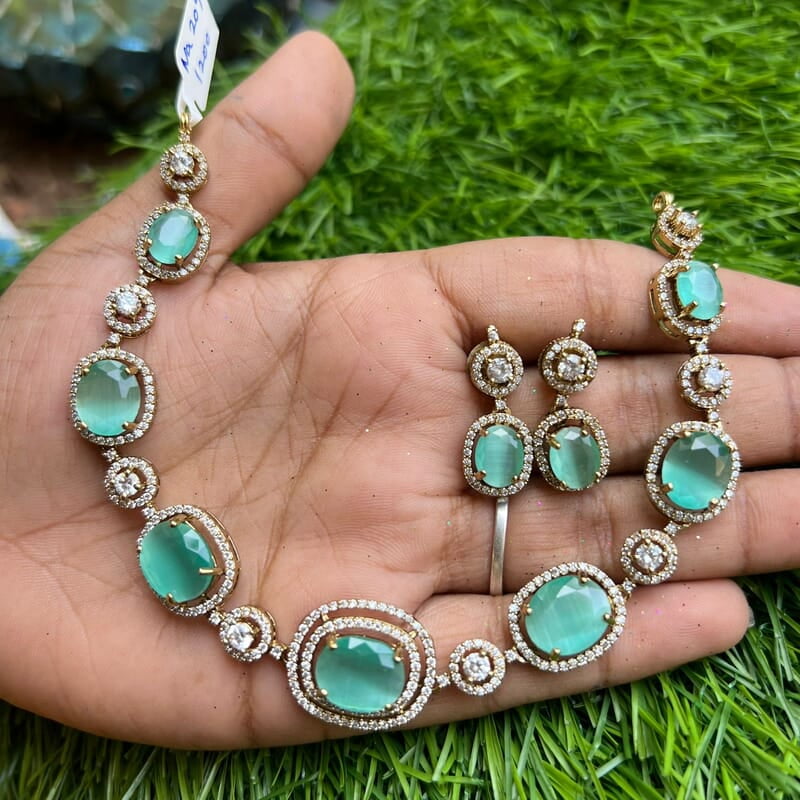 stone neckpiece double round desighn