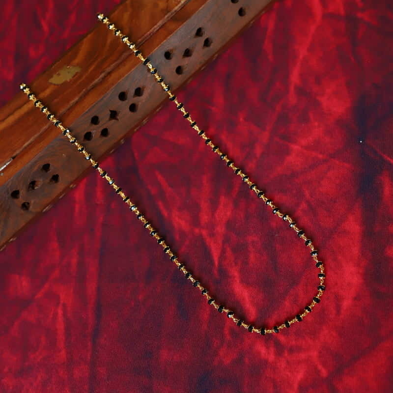 BLACK CRYSTAL CHAIN I 30"