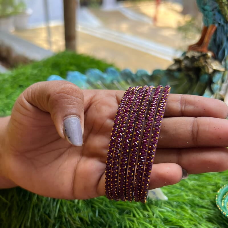 GLASS BANGLE ZIG ZAG MAROON COLOUR
