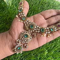 Trendy Victorian neckpiece with Earings