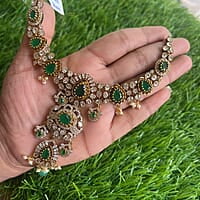 Trendy Victorian neckpiece with Earings