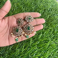 Trendy Victorian neckpiece with Earings