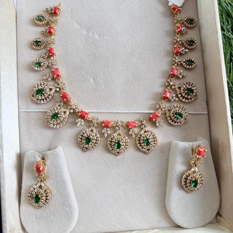 Fancy kemp stone with flora and drop design neckpiece