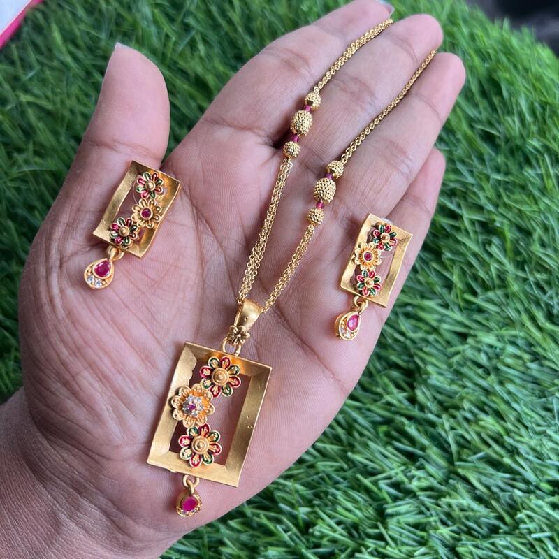 Antique flower design Pendant