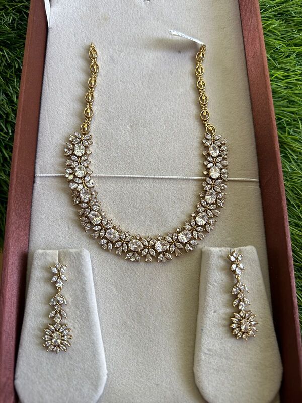 Twinkle choice fancy ad stone with unique design neckpiece