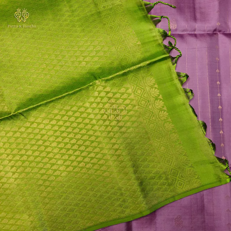 Half Pure Silk Lavender Borderless Saree with Parrot Green Pallu