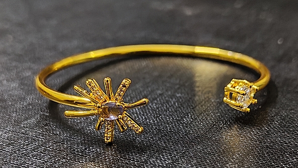 Bracelet Gold Tone Zirconia Sparkle Lavender