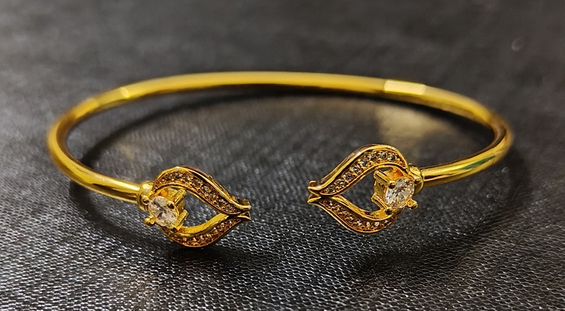 Bracelet Gold Tone Zirconia Two Leaves