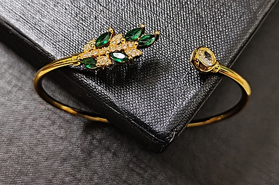 Bracelet Gold Tone Zirconia Leaf Green