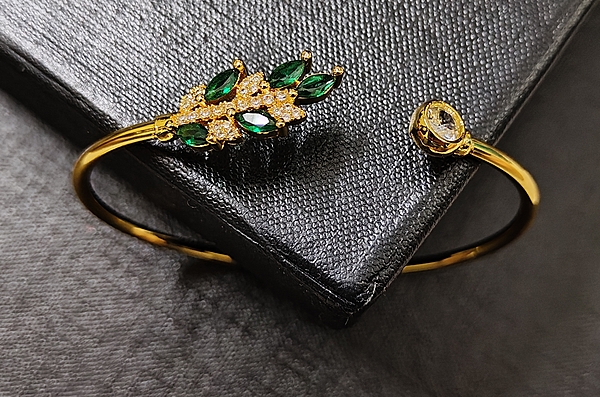 Bracelet Gold Tone Zirconia Leaf Green