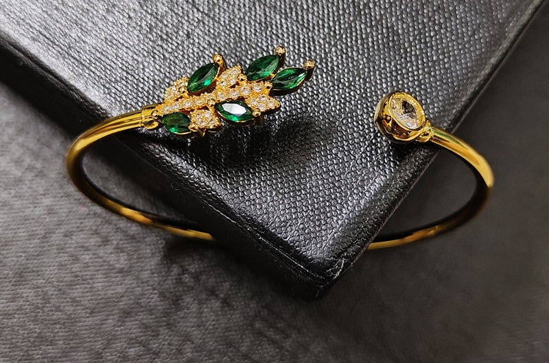 Bracelet Gold Tone Zirconia Leaf Green