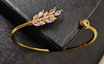 Bracelet Gold Tone Zirconia Leaf Pink