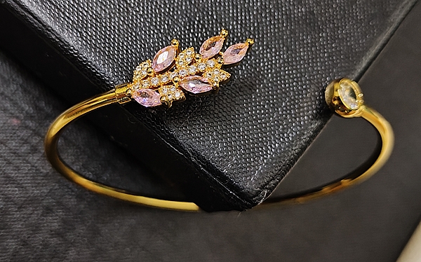 Bracelet Gold Tone Zirconia Leaf Pink