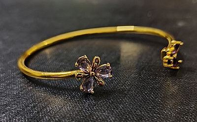 Bracelet Gold Tone Zirconia Three Petal Flower Lavender