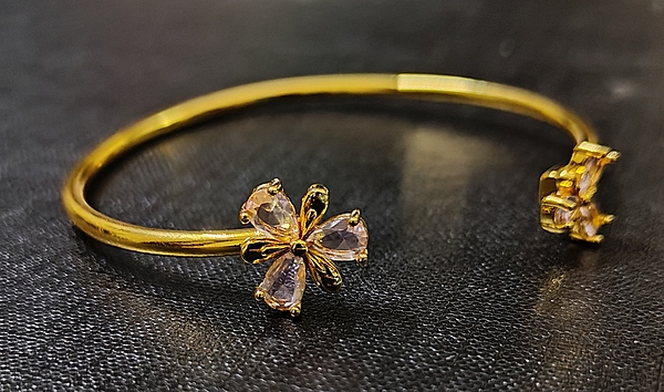 Bracelet Gold Tone Zirconia Three Petal Flower Pink