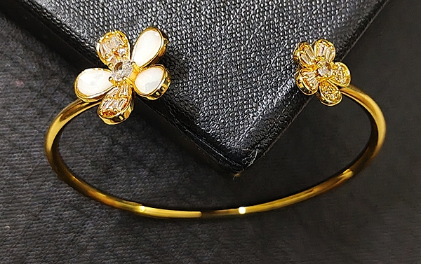 Bracelet Gold Tone Zirconia White Flower MOP