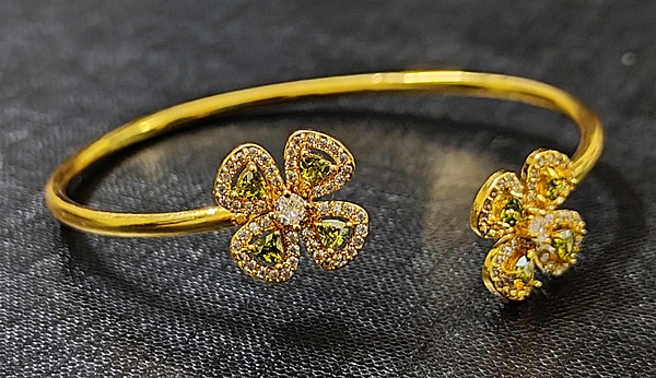 Bracelet Gold Tone Zirconia Olive Green Petals
