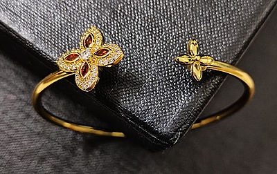 Bracelet Gold Tone Zirconia Red Rhombus Flower