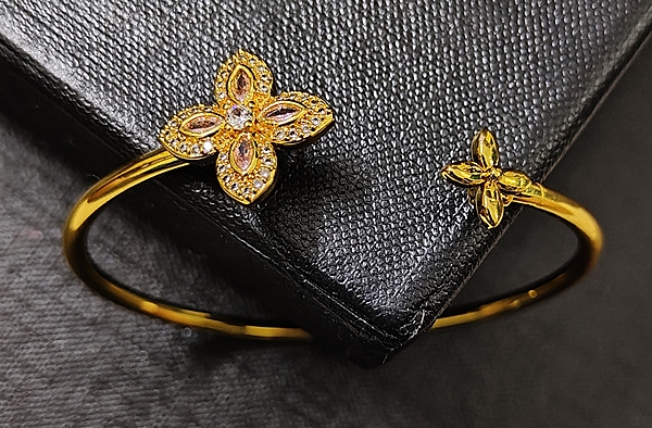 Bracelet Gold Tone Zirconia Pink Rhombus Flower