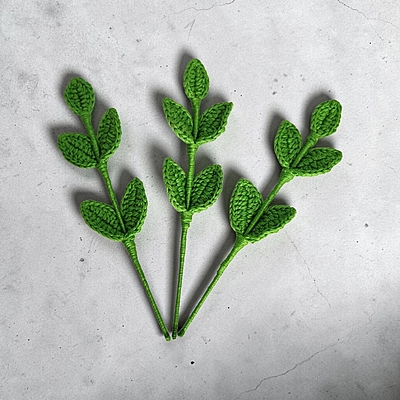 Leaf with Stem Small Light Green