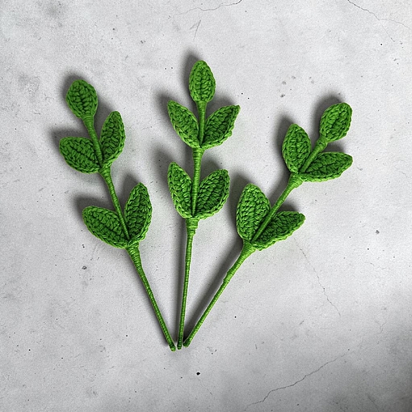 Leaf with Stem Small Light Green