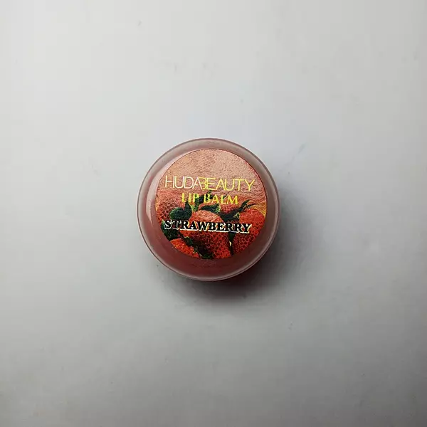 Lipbalm hudabeauty