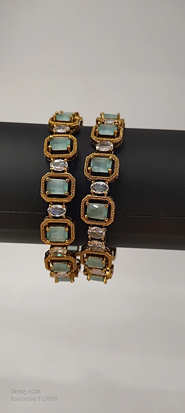 Pastel Green Stone Mehandi Bangle
