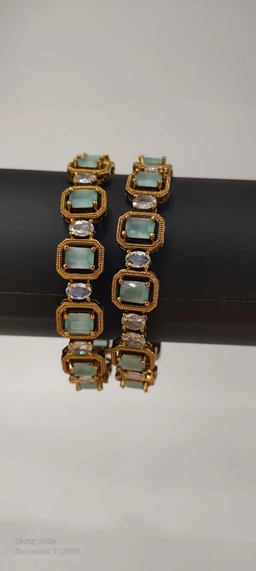 Pastel Green Stone Mehandi Bangle