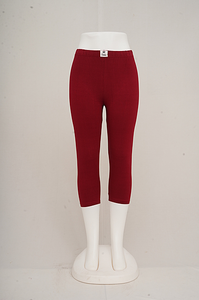 Women Earth Red Capri