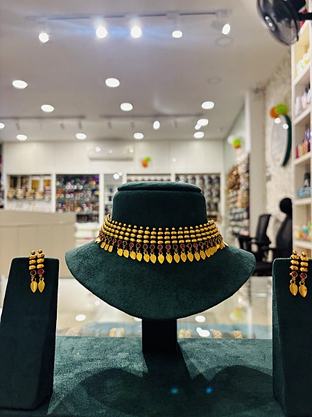 Traditional Antique Gold Elakkathali Chocker Necklace with Ruby Stones