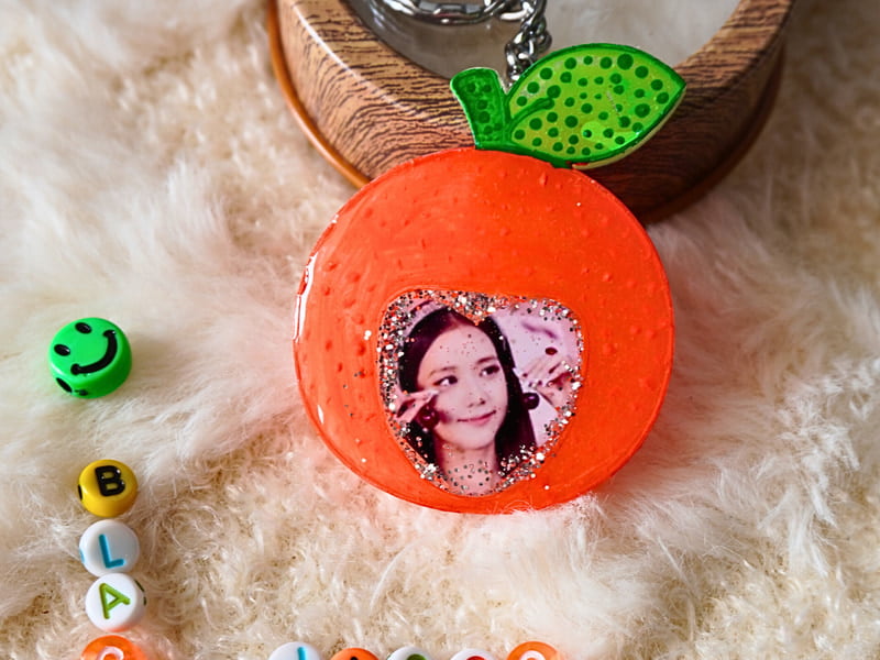 BLACK PINK/ LISA /K-POP/PHOTO KEYCHAIN BLACK PINK/ LISA /K-POP/PHOTO KEYCHAIN