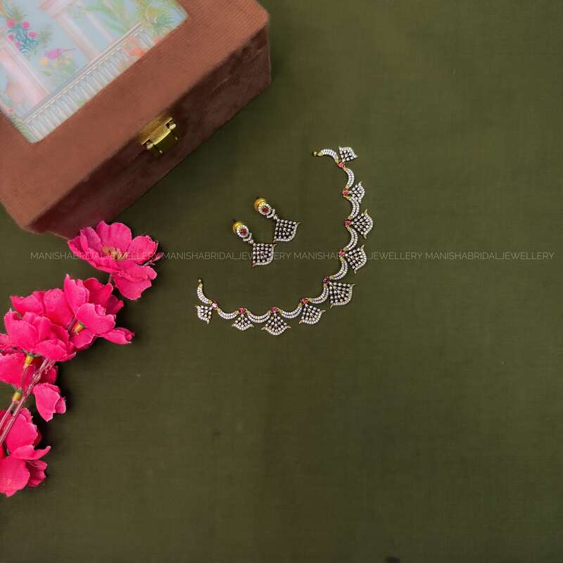 Inverted shell necklace