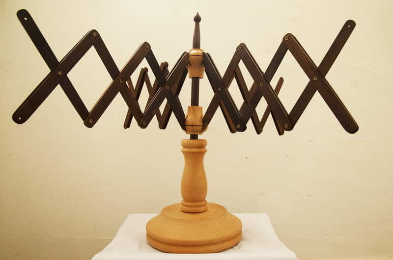 Yarn Swift - Modal 1 Yarn Swift - Modal 1