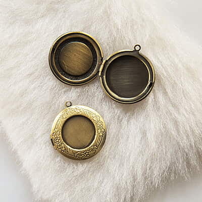 Openable Pendant Antique Bronze Openable Pendant Antique Bronze