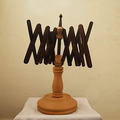 Yarn Swift - Modal 1 Yarn Swift - Modal 1