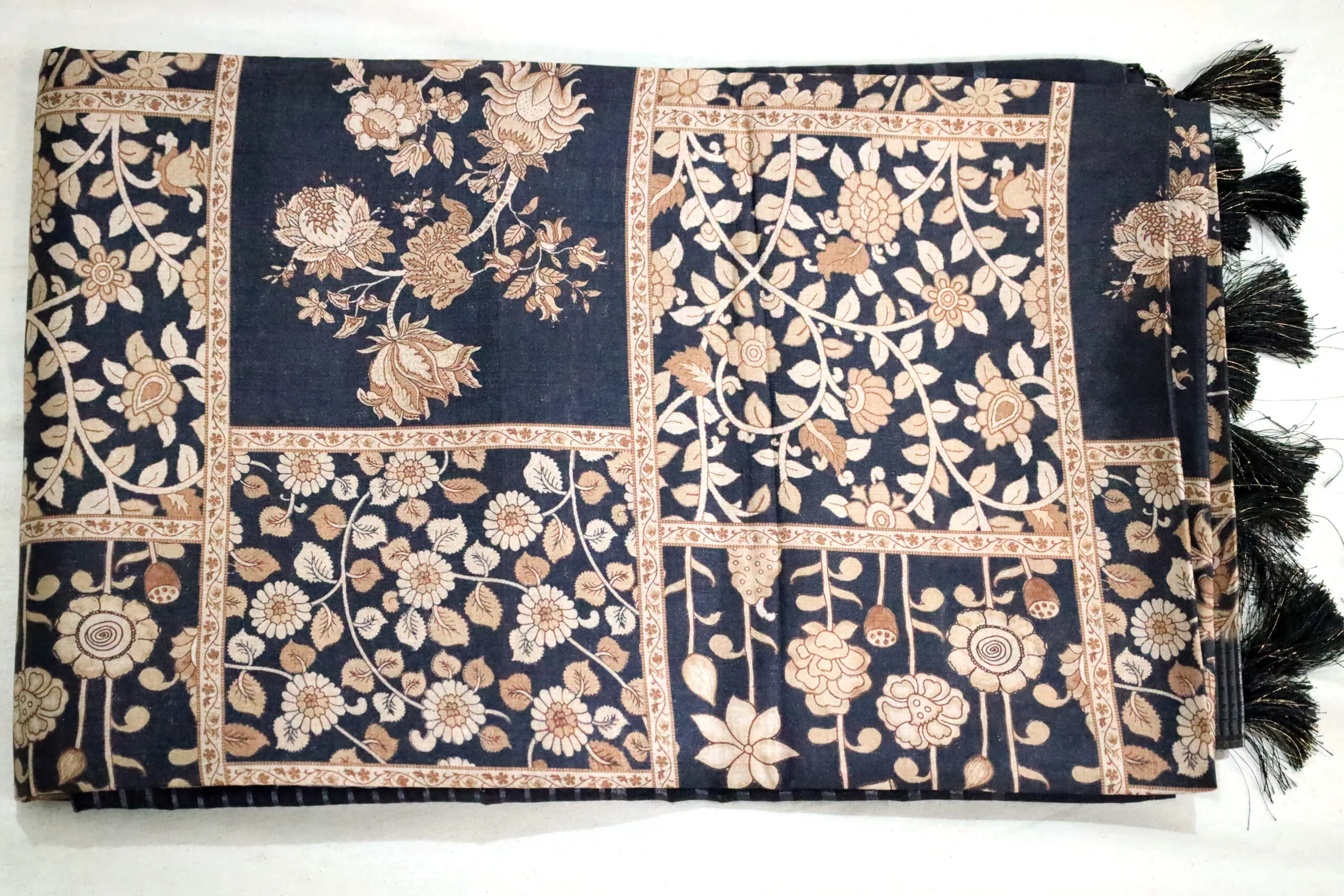 Semi Tussar – Black