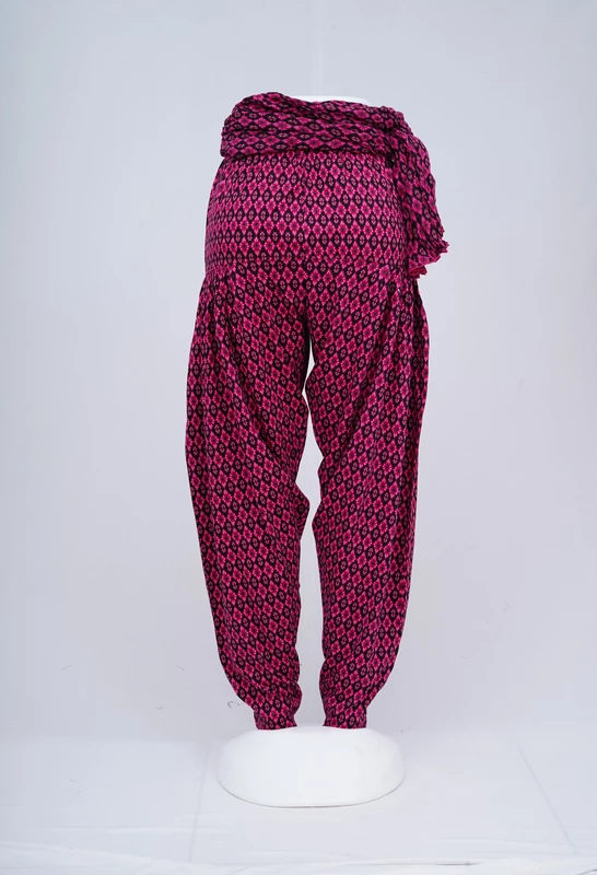 Women Printed Patiyala with Matching Stole