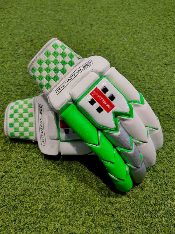 Cricket Batting Gloves -GN 9 INTERNATIONAL M RH Cricket Batting Gloves -GN 9 INTERNATIONAL M RH