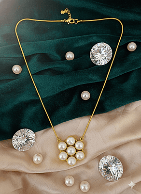 Necklace Six Pearls Round