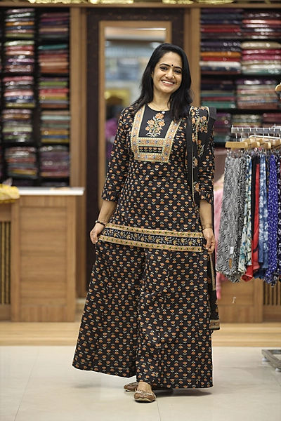 1835jd black short top and elephant palazo with duppatta 3pcs set